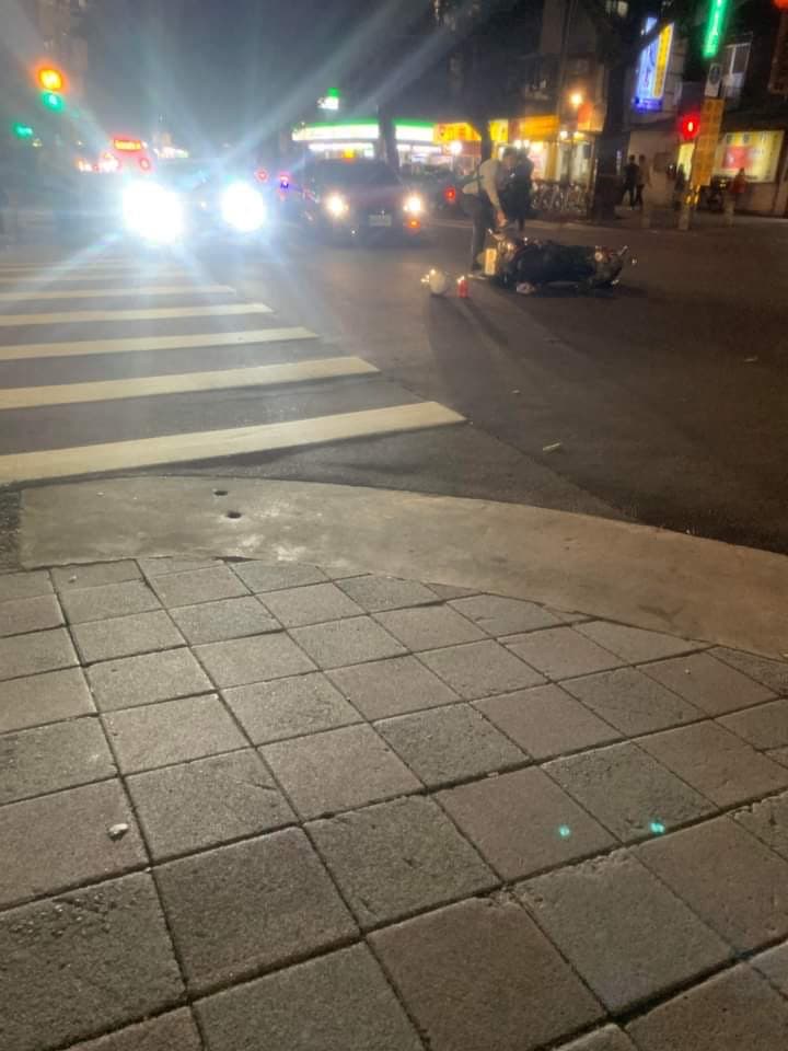 求南機場夜市3/7晚上7:58左右 中華路二段和中華路二段416巷路口