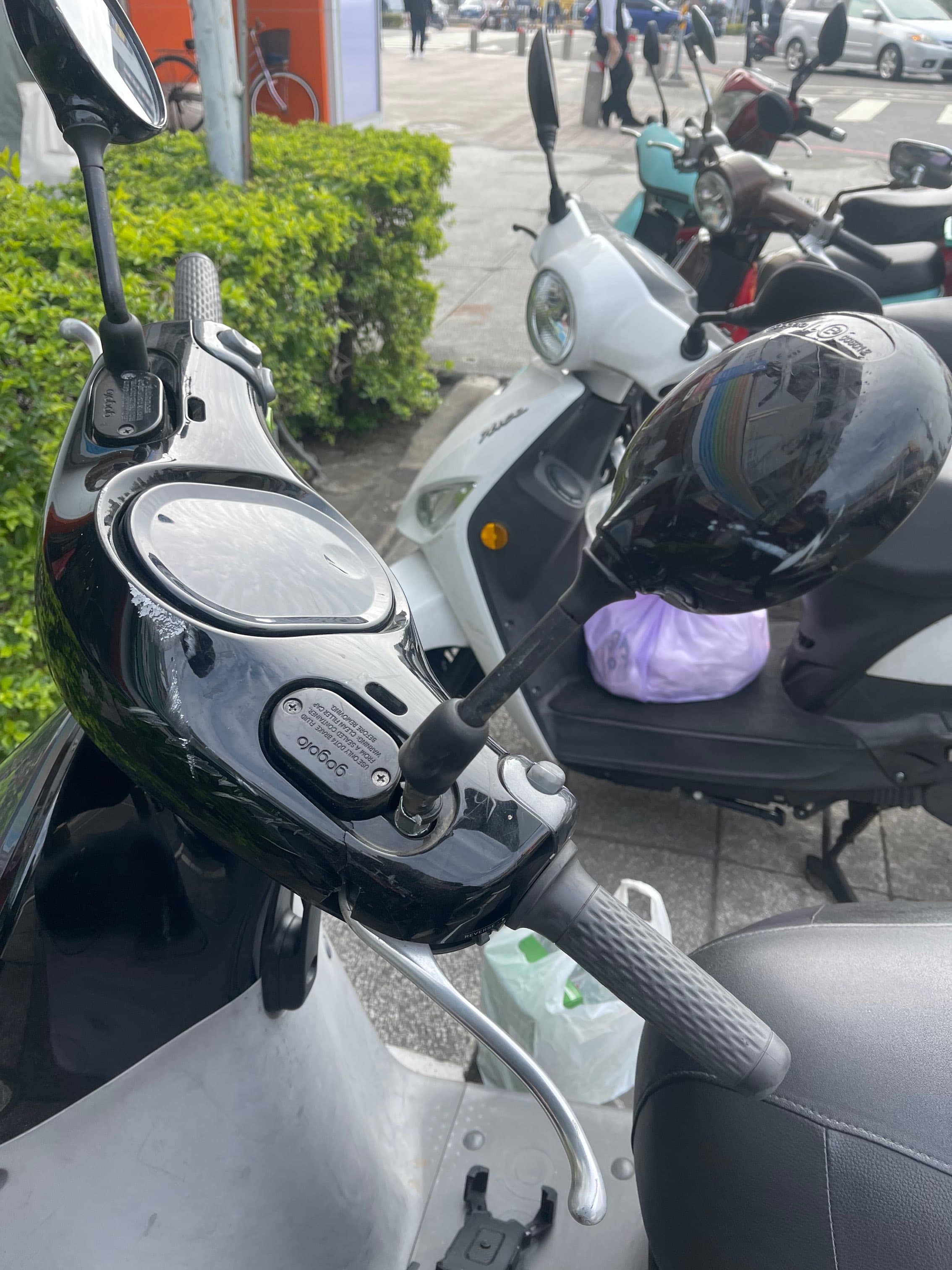 尋求 1/29 11點34分 在高雄五福二路跟中山一路（中華電信前面的停車格）