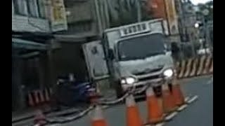 【車禍影片】 司機說: 機車是他朋友的。（2022.08.02 宜蘭縣宜蘭市復興路一段