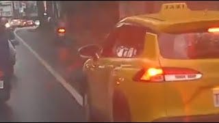 【車禍影片】 有點模糊，但是看的出來小黃原本是在內線，直接切到路肩，撞到外送員車屁股（2022.12.04 桃園市平鎮區中豐路