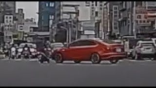 【車禍影片】 撞到後又拖行（2023.02.24 竹市北區中華路三段與振興路口