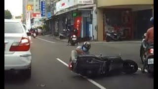 【車禍影片】 大哥 騎車要看前面啊（2022.08.12 新竹市北區經國路二段