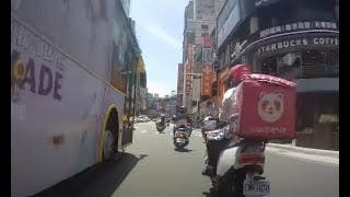 右轉靠左，板橋公車雞掰日常